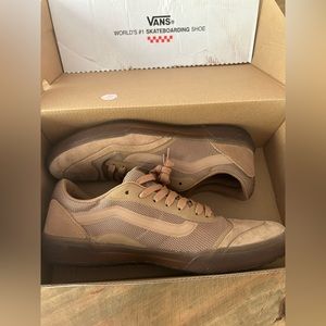 Vans Ave Shoe. Tobacco/Gum